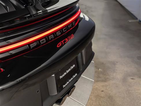 Certified 2025 Porsche 911 GT3 RS RWD image 37
