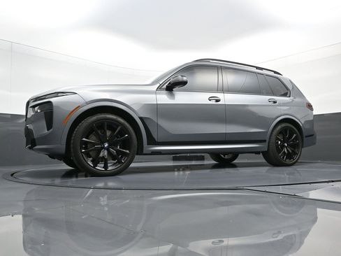 Used 2025 BMW X7 M60i image 28