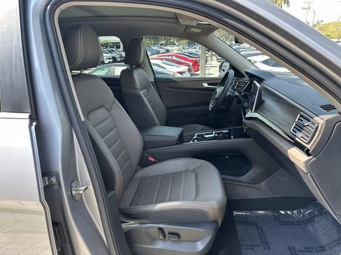 Used 2024 Volkswagen Atlas SEL AWD/4WD image 29