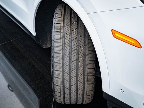 Certified 2024 Porsche Cayenne Coupe AWD/4WD image 42