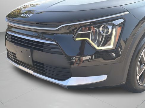 Certified 2025 Kia Niro LX FWD image 29