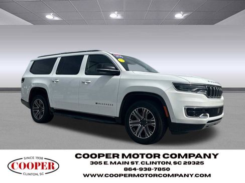 Used 2024 Jeep Wagoneer L Series II w/ Flexible Seating Group RWD image 7