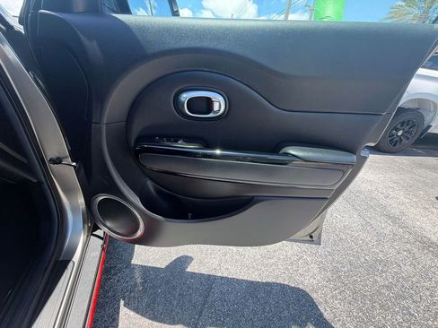 Used 2017 Kia Soul ! FWD image 21