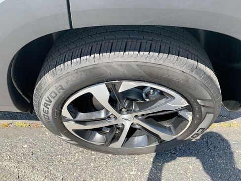 Certified 2024 Chevrolet Trax RS FWD image 29