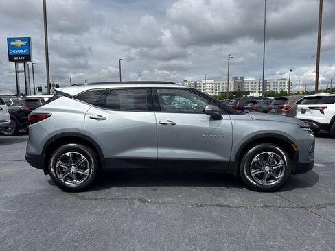 Used 2024 Chevrolet Blazer LT FWD image 2