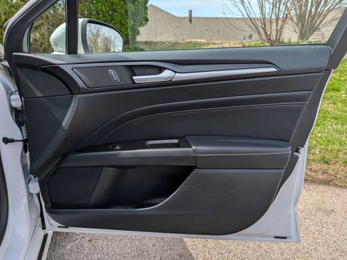 Used 2018 Ford Fusion Titanium image 27