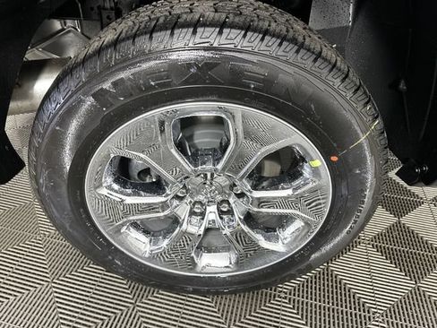 New 2026 RAM 1500 4x4 Crew Cab image 9
