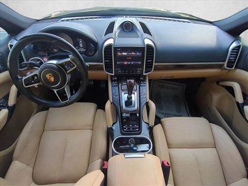 Used 2018 Porsche Cayenne S image 20