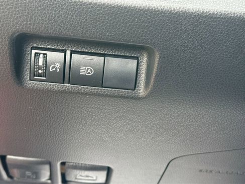 Used 2019 Toyota RAV4 XLE FWD image 11
