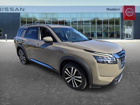 Certified 2024 Nissan Pathfinder Platinum w/ Cargo Package image 3
