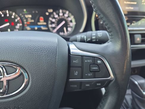 Used 2021 Toyota Highlander XSE image 18