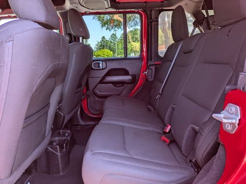 Used 2020 Jeep Wrangler Unlimited Sahara AWD/4WD image 15