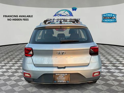 Used 2022 Hyundai Venue SEL FWD image 6
