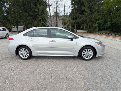 Used 2026 Toyota Corolla LE w/ LE Premium Package FWD image 2