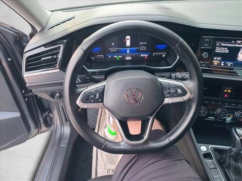 Used 2023 Volkswagen Jetta SE image 17