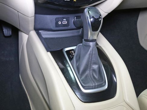 Used 2020 Nissan Rogue SV image 10