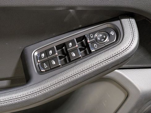 Certified 2025 Porsche Macan image 19