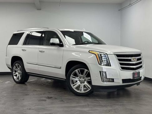 Used 2018 Cadillac Escalade Premium Luxury AWD/4WD image 5