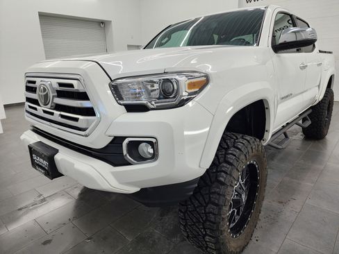 Used 2019 Toyota Tacoma Limited image 7