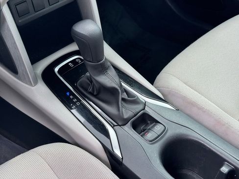 Used 2024 Toyota Corolla Cross L image 19