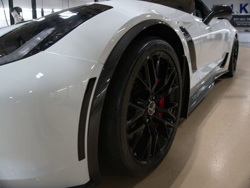 Used 2015 Chevrolet Corvette Z06 w/ 3LZ Preferred Equipment Group image 12