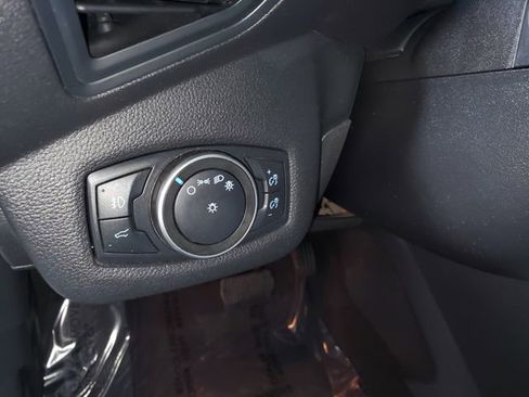Used 2019 Ford Escape SE image 18