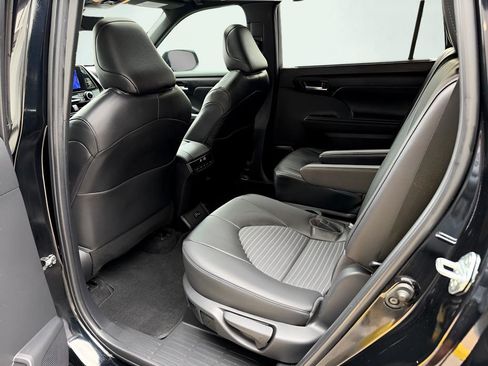 Used 2023 Toyota Highlander XSE FWD image 22