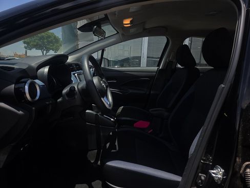 Used 2025 Nissan Versa SV FWD image 9