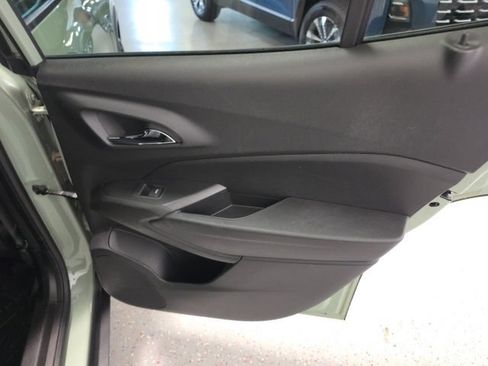 Used 2024 Chevrolet Trax RS FWD image 22