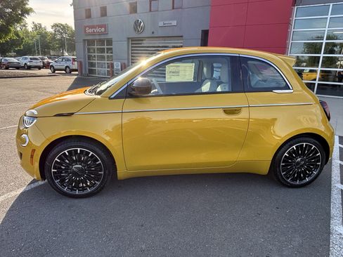 New 2026 FIAT 500 e Icona w/ Quick Order Package 21R FWD image 4