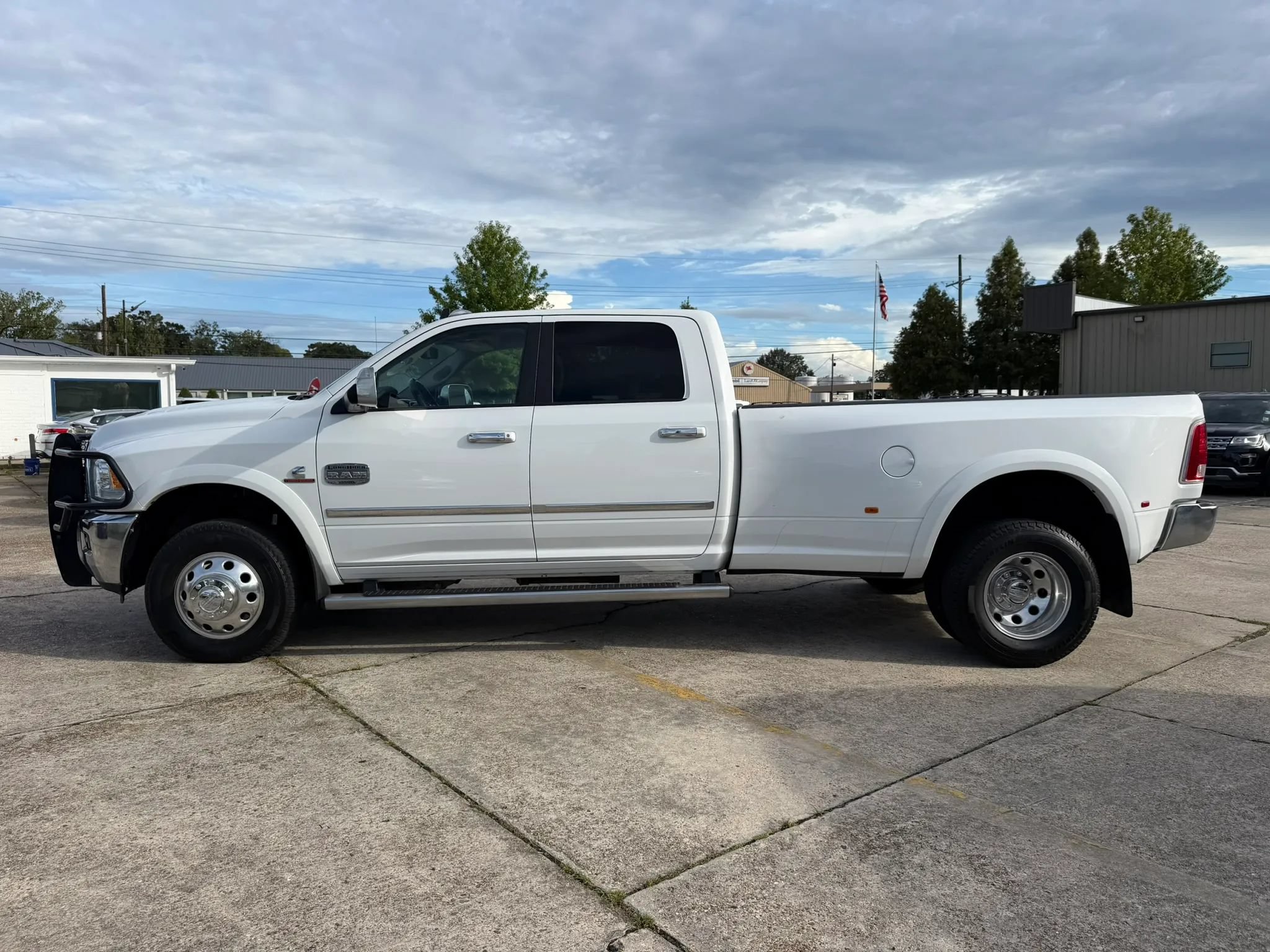 Used 2015 RAM 3500 Laramie Longhorn AWD/4WD image 2