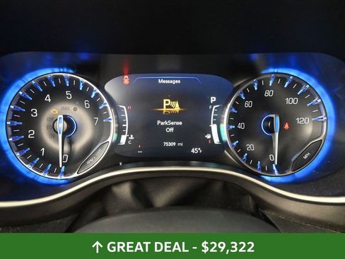 Used 2025 Chrysler Pacifica Select image 37