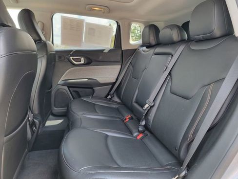 Certified 2022 Jeep Compass Latitude w/ Sun and Sound Group AWD/4WD image 21