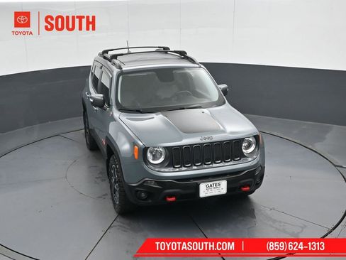 Used 2017 Jeep Renegade Trailhawk w/ Premium Trailhawk Package image 45
