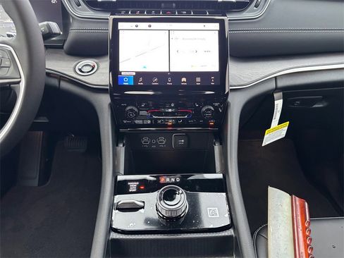 New 2025 Jeep Grand Cherokee Limited w/ Trailer Tow Package image 13