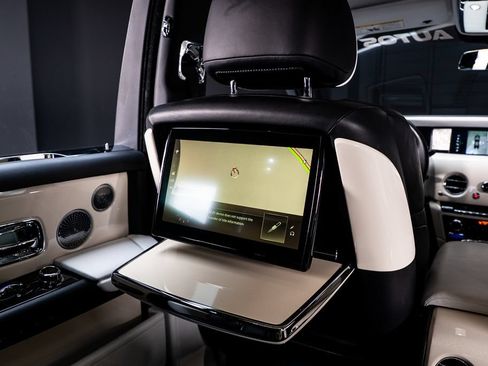 Used 2019 Rolls-Royce Phantom Sedan RWD image 50