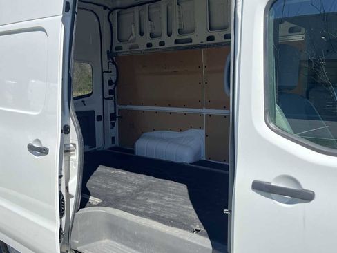 Used 2018 Nissan NV 2500 SV w/ Navigation Package RWD image 12