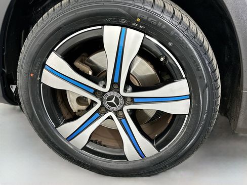 Used 2022 Mercedes-Benz EQB 350 4MATIC image 32