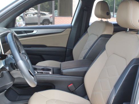 Used 2024 Volkswagen Atlas Cross Sport SE FWD image 13