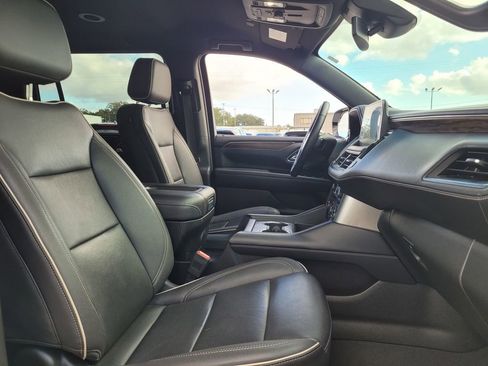 Used 2023 Chevrolet Suburban Premier image 31