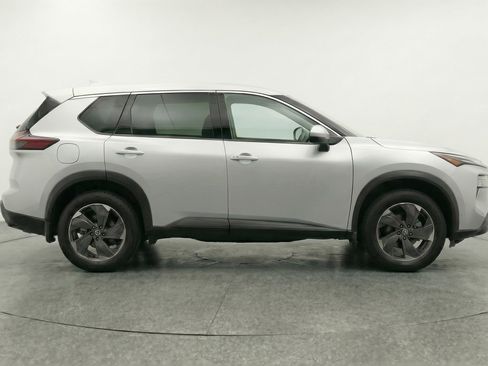 Used 2025 Nissan Rogue SV image 11