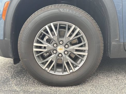 Used 2026 Chevrolet Traverse LT FWD image 9
