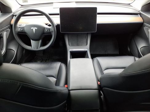 Used 2021 Tesla Model 3 Standard Range Plus image 9