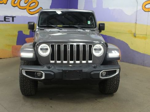 Used 2019 Jeep Wrangler Unlimited Sahara w/ Dual Top Group AWD/4WD image 3