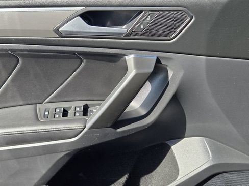 Used 2022 Volkswagen Tiguan SE R-Line FWD image 22