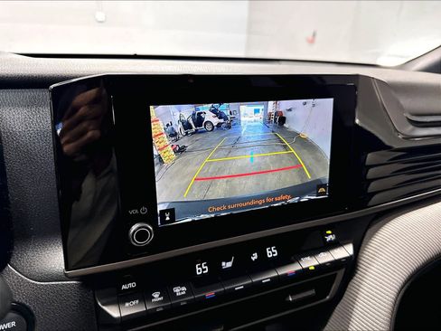Used 2025 Toyota Camry SE FWD image 22