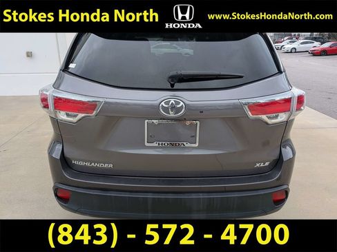 Used 2015 Toyota Highlander XLE FWD image 12