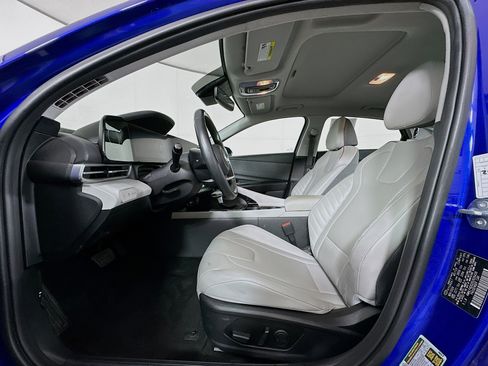 Used 2025 Hyundai Elantra Limited FWD image 13