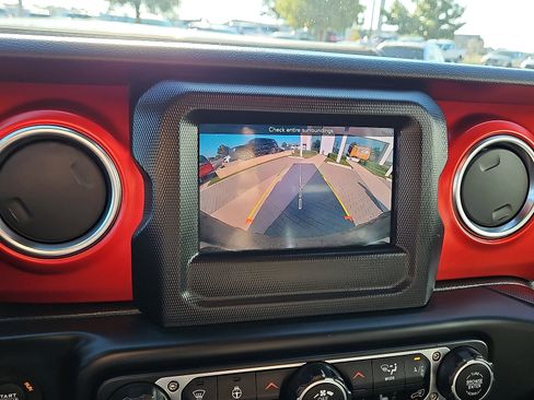 Used 2020 Jeep Wrangler Unlimited Rubicon w/ Steel Bumper Group image 17