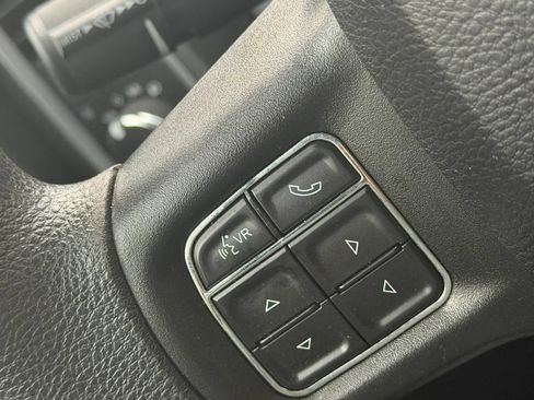 Used 2019 RAM 1500 Classic SLT AWD/4WD image 18